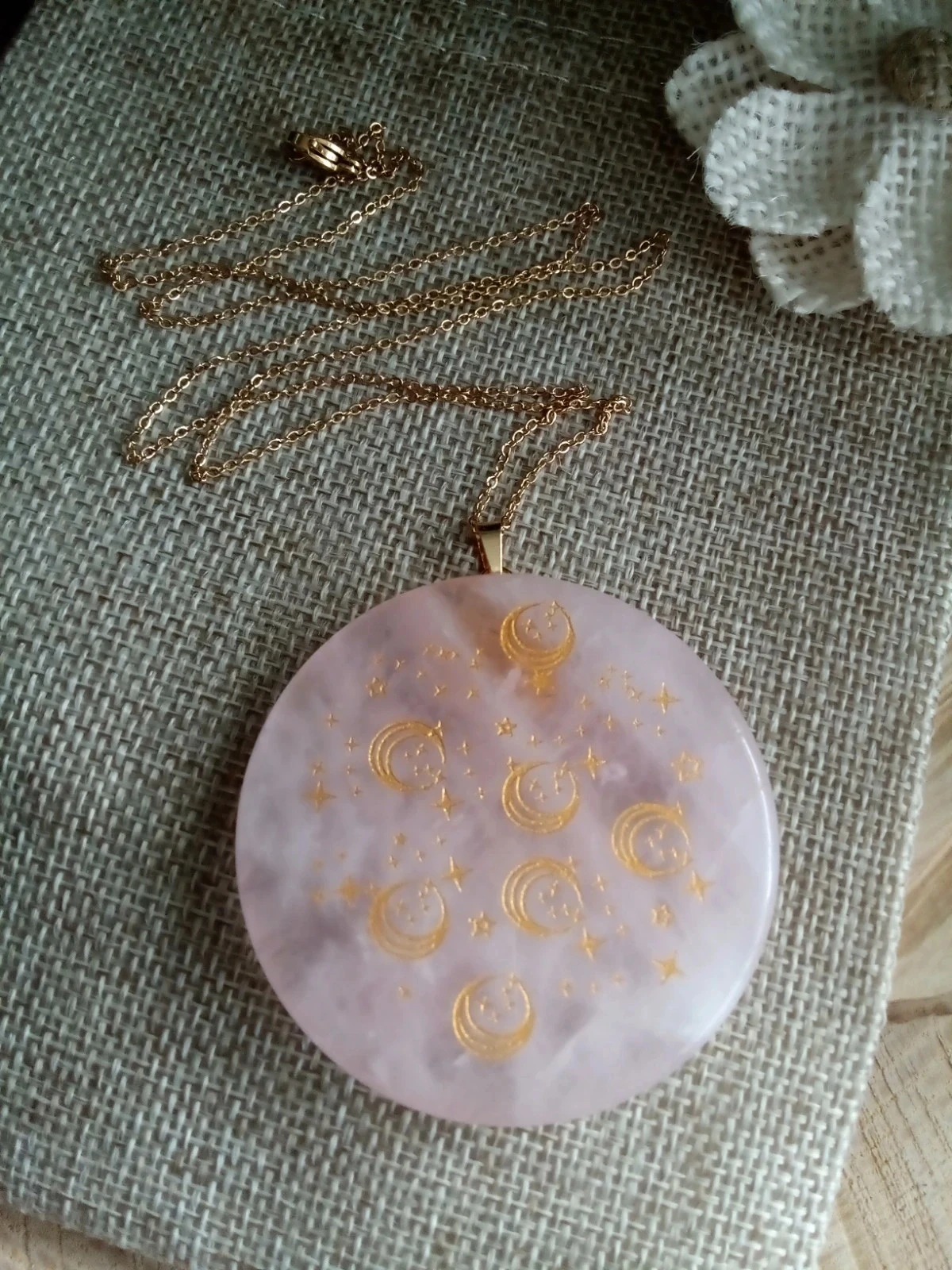 Collier bohème lune amour et douceur avec pierre de quartz rose naturelle